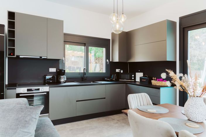 Image No.6-5 Bed House for sale