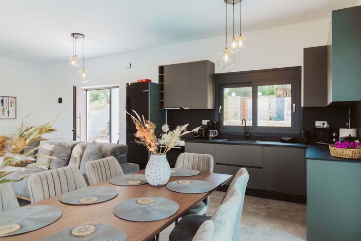 Image No.7-5 Bed House for sale