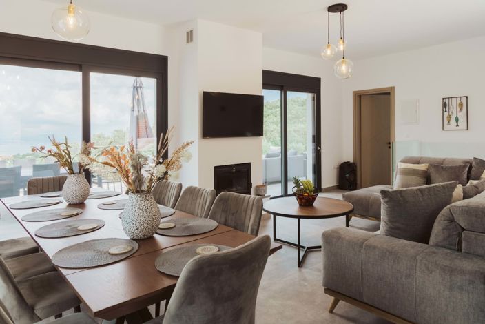 Image No.9-5 Bed House for sale