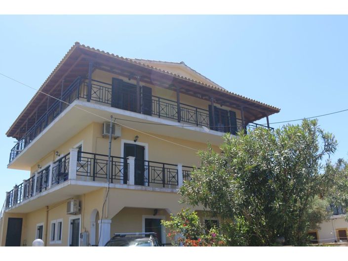 Image No.1-Propriété de 12 chambres à vendre à Corfou