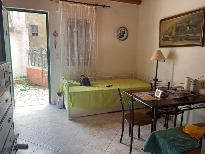 Image No.8-1 Bed House for sale