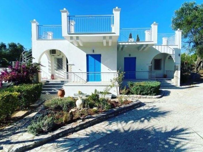 Image No.1-6 Bed Property for sale