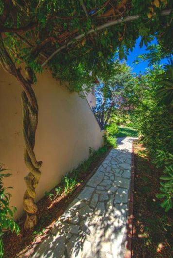 Image No.4-10 Bed Hotel for sale