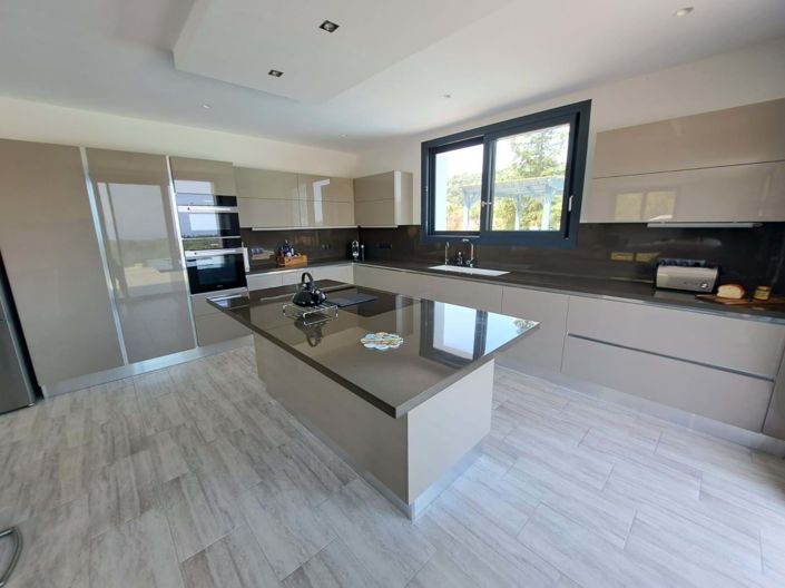 Image No.8-3 Bed House for sale