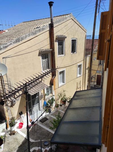 Image No.12-3 Bed Property for sale