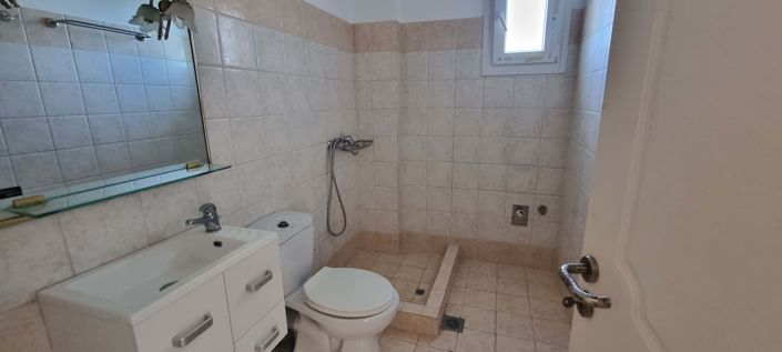 Image No.10-3 Bed House for sale