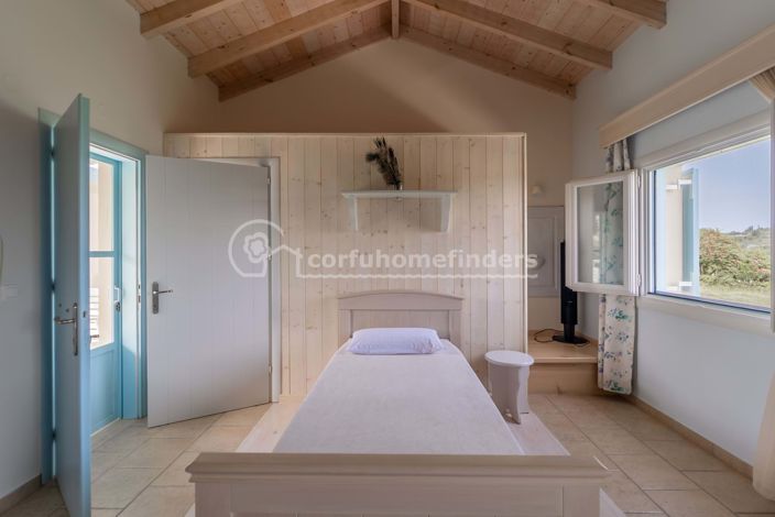 Image No.12-6 Bed House for sale