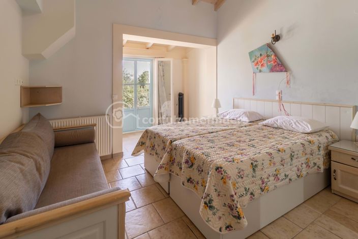 Image No.17-6 Bed House for sale