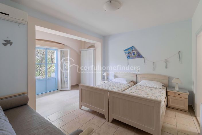 Image No.20-6 Bed House for sale