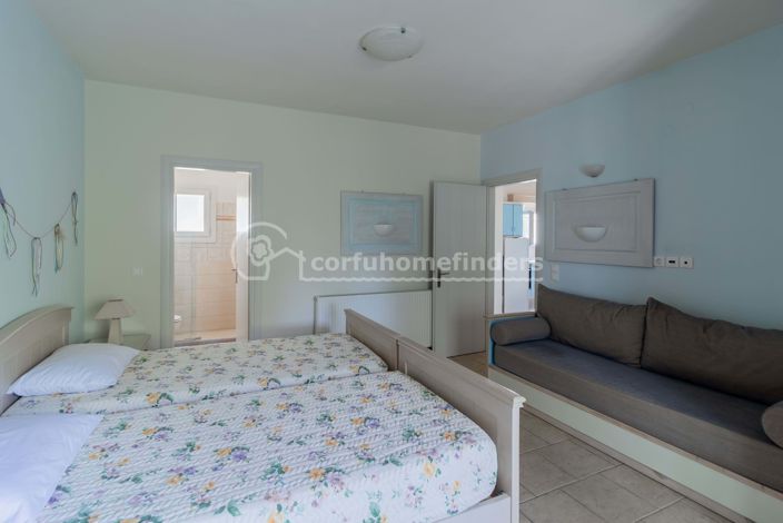 Image No.21-6 Bed House for sale