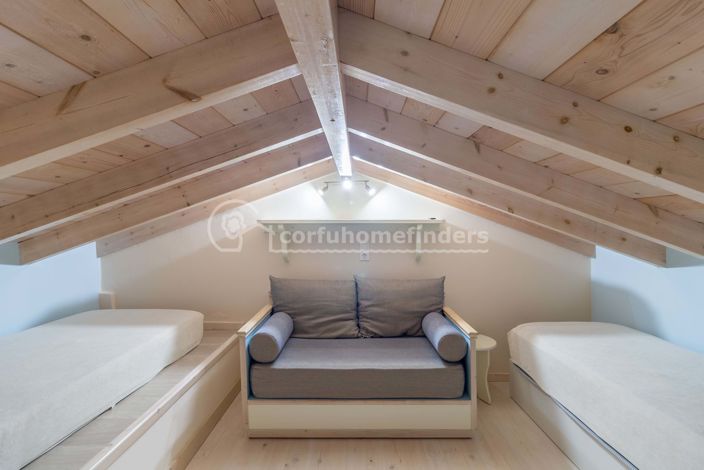 Image No.6-6 Bed House for sale