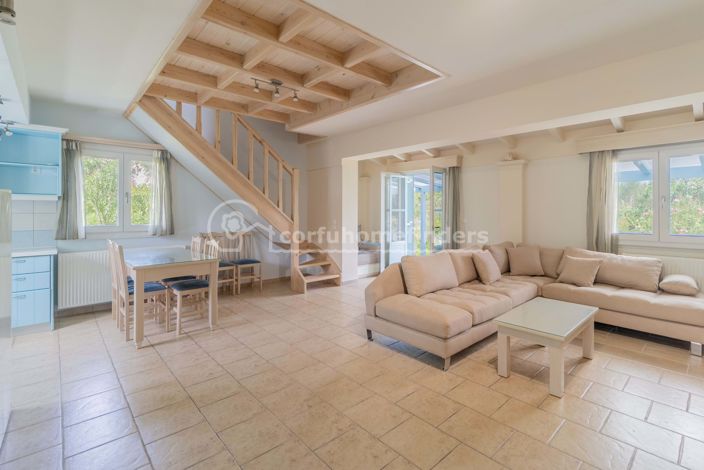 Image No.8-6 Bed House for sale