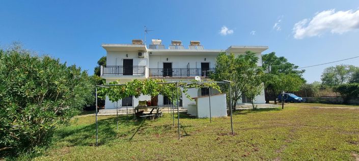 Image No.1-8 Bed House for sale