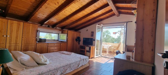 Image No.6-12 Bed Property for sale