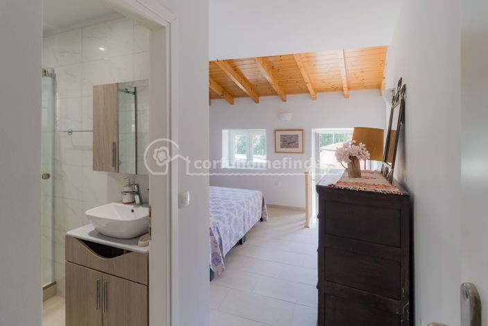 Image No.15-3 Bed House for sale