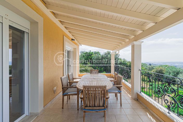 Image No.1-4 Bed House for sale