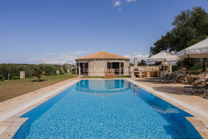 Image No.1-4 Bed House for sale