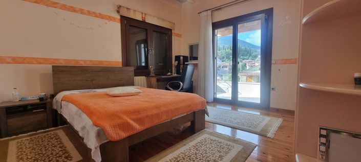 Image No.10-3 Bed House for sale