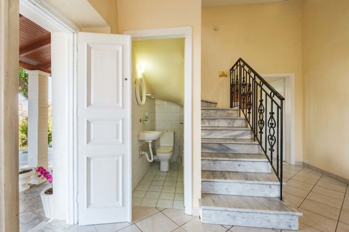 Image No.6-4 Bed House for sale