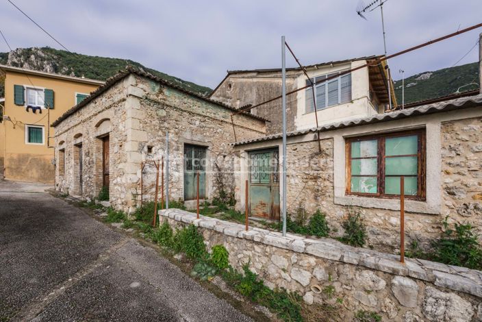 Image No.1-Propriété à vendre à Ano Korakiana