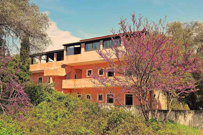 Image No.9-14 Bed Property for sale