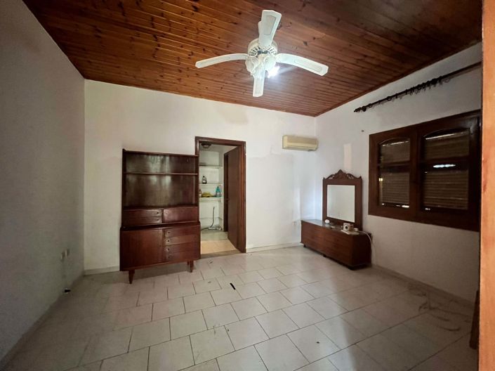 Image No.6-2 Bed House for sale