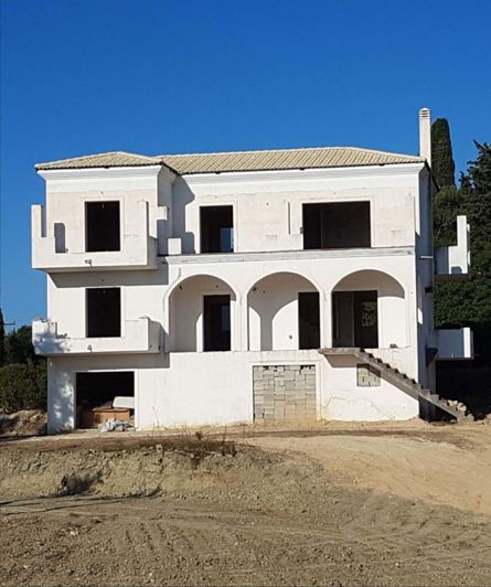 Image No.1-4 Bed House for sale