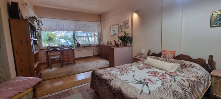 Image No.5-2 Bed House for sale