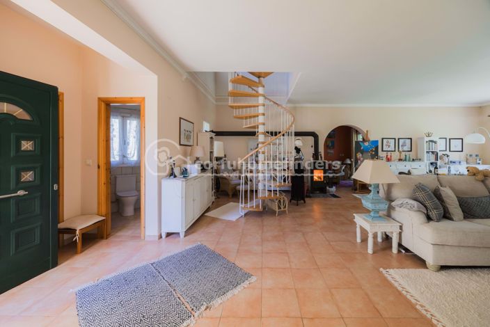 Image No.8-3 Bed House for sale