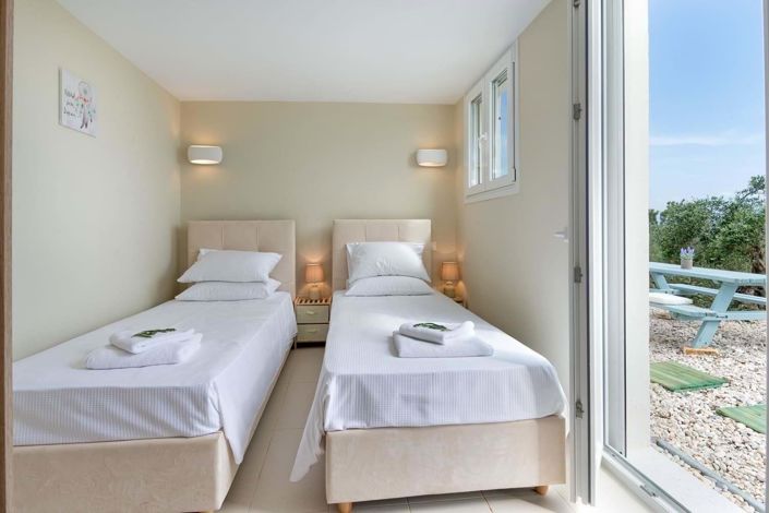 Image No.10-3 Bed House for sale