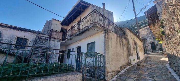 Image No.12-3 Bed Property for sale