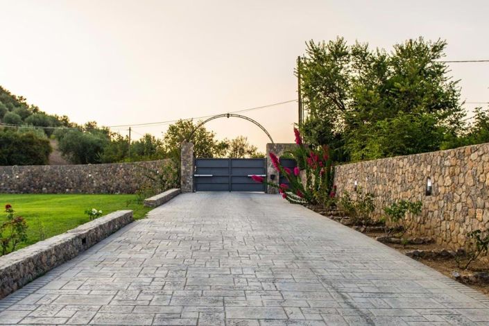 Image No.16-7 Bed House for sale