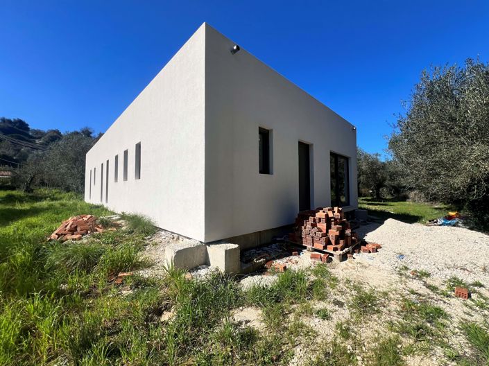 Image No.11-3 Bed House for sale