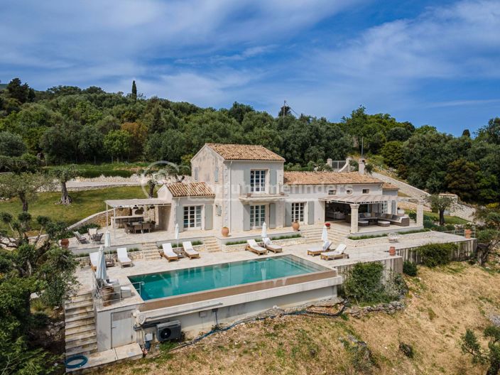 Image No.1-Maison de 4 chambres à vendre à Kassiopi