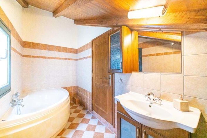 Image No.13-2 Bed House for sale