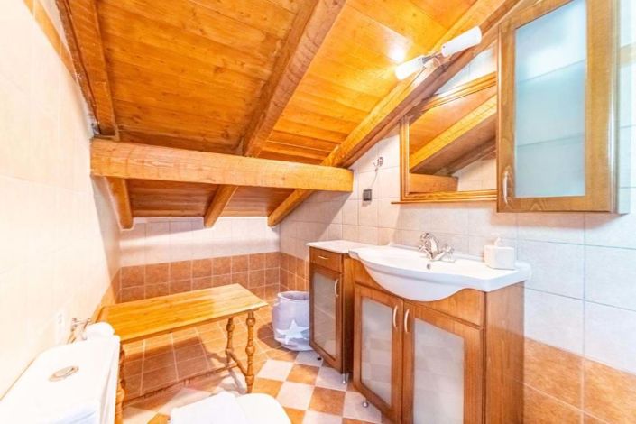 Image No.8-2 Bed House for sale