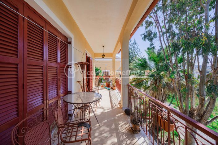 Image No.12-4 Bed House for sale