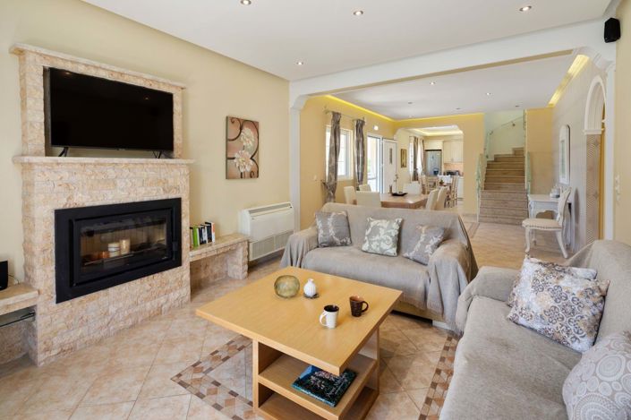 Image No.4-6 Bed House for sale