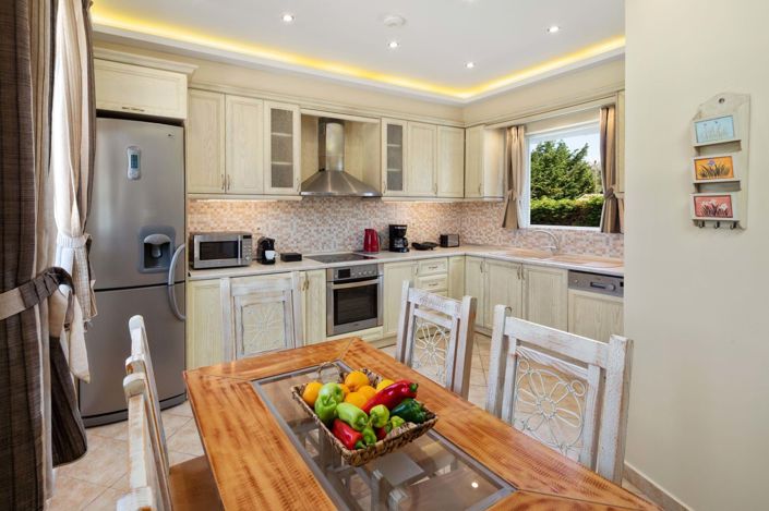 Image No.5-6 Bed House for sale