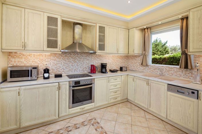 Image No.6-6 Bed House for sale