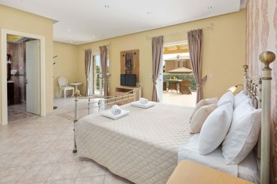 fb153ca2-dff4-47c9-ad33-05dc167c3aea