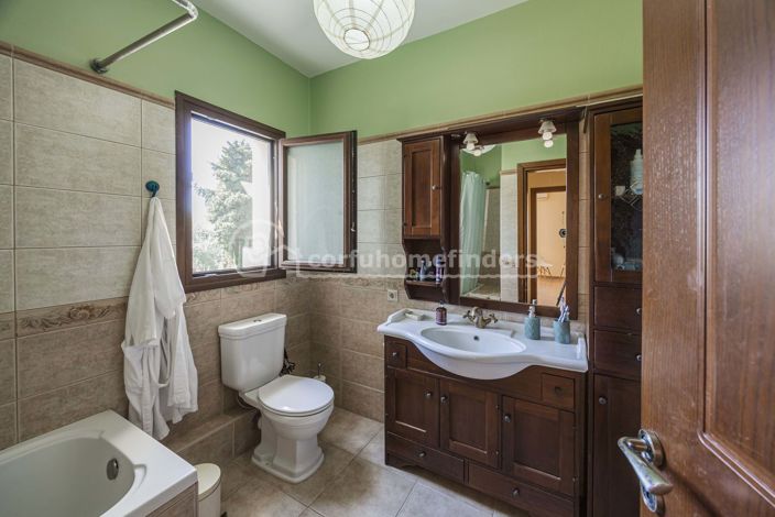 Image No.18-3 Bed House for sale