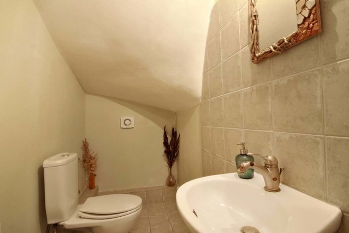 Image No.8-3 Bed House for sale