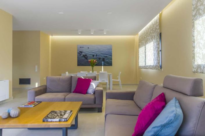 Image No.6-5 Bed House for sale