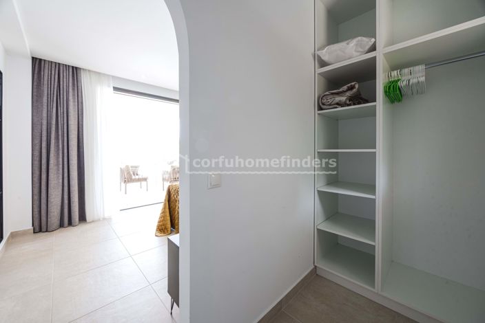 Image No.16-4 Bed House for sale