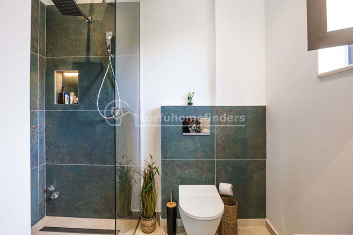 Image No.17-4 Bed House for sale