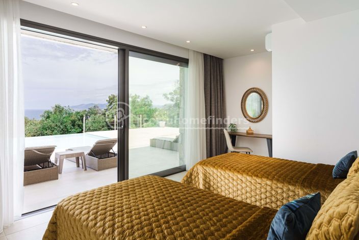 Image No.18-4 Bed House for sale