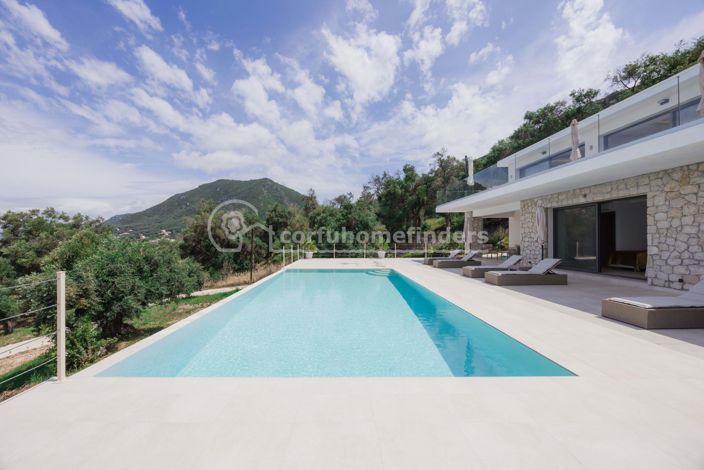 Image No.2-4 Bed House for sale