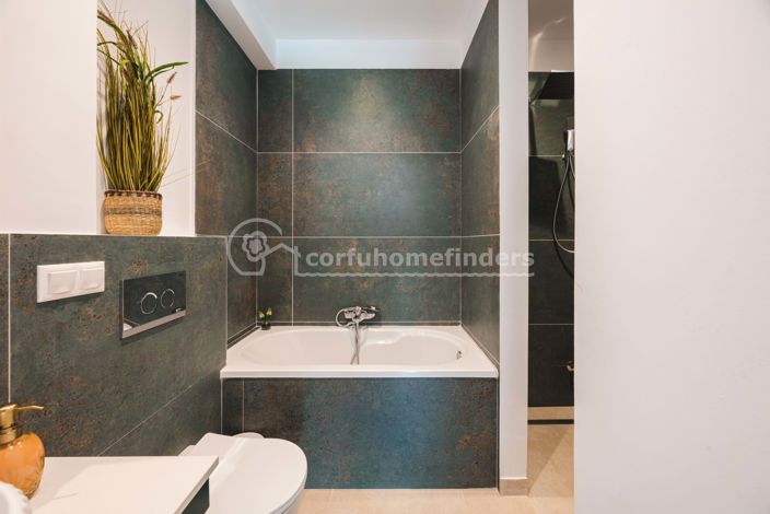 Image No.20-4 Bed House for sale