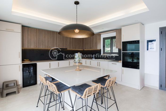 Image No.4-4 Bed House for sale